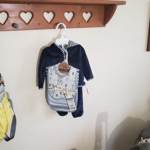NWT Baby boy outfit and bibs